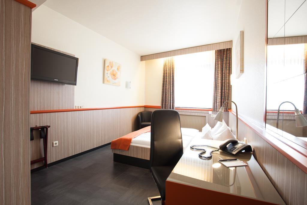 Trip Inn Hotel Ariane Köln Exteriör bild